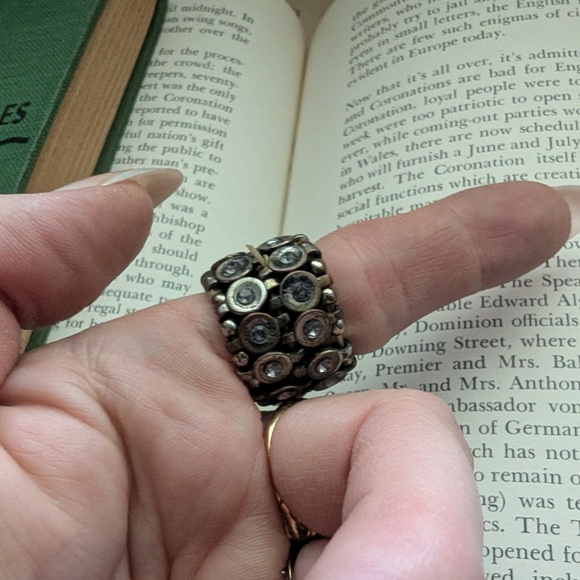 Vintage 90s Style Stretch Bronze Ring with Clear Stones - Picture 3 of 7